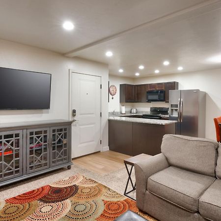 6A Family Friendly Redcliff Condo Pool & Hot Tub Моуаб Екстериор снимка